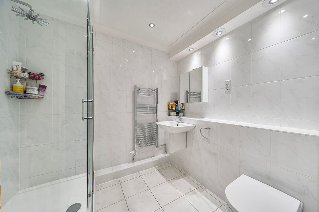 Additional image 8 of 2 bed flat for saleGreat Heathmead, Haywards Heath RH16