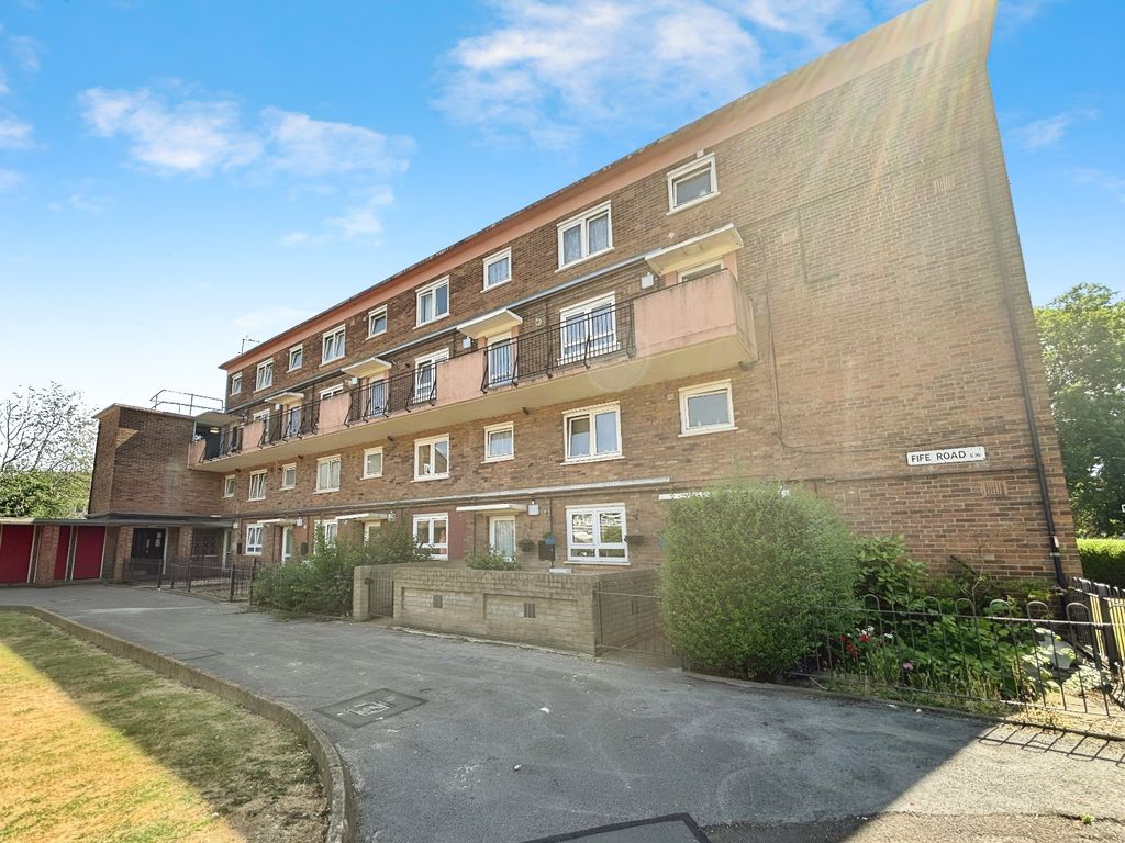 Property photo 1 of 11 01