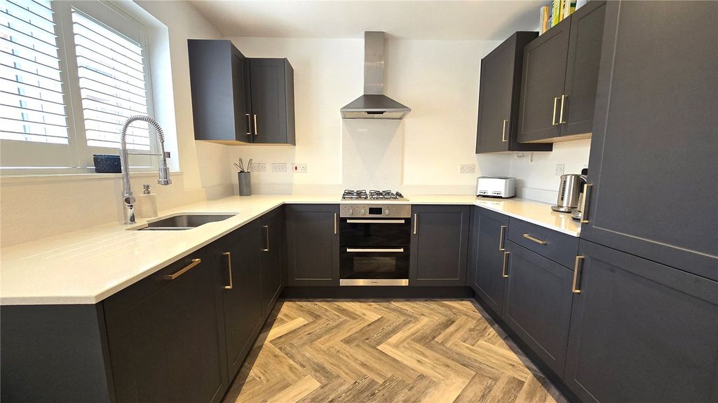 Property photo 2 of 24 Picture No. 14