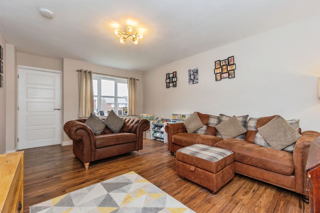 Property photo 3 of 17 Living Room