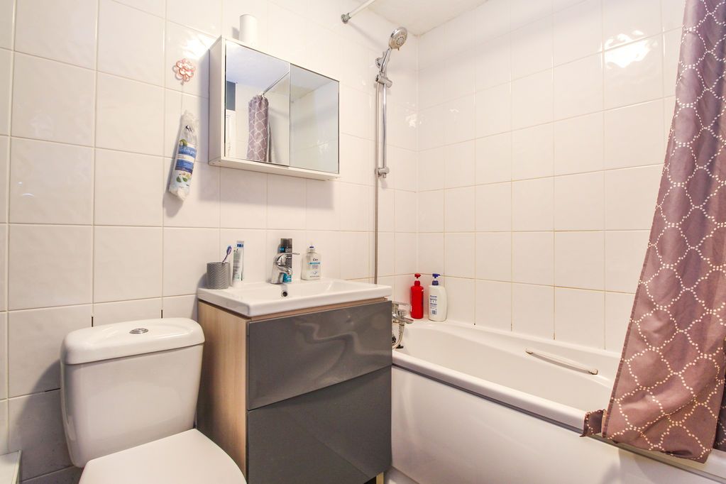 Property photo 3 of 12 Family Bathroom