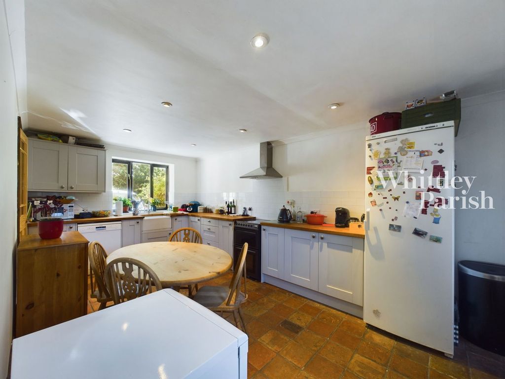 Property photo 2 of 23