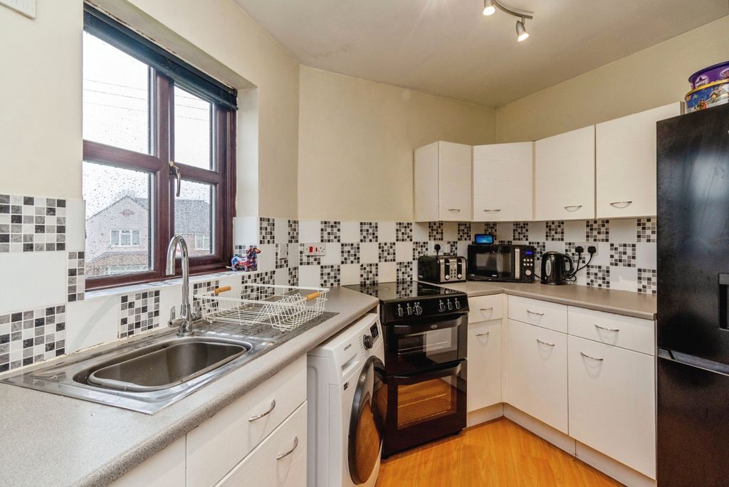 Property photo 3 of 15 Kitchen