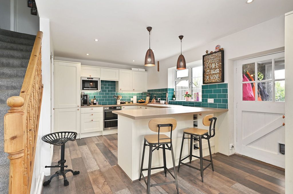 Property photo 2 of 23