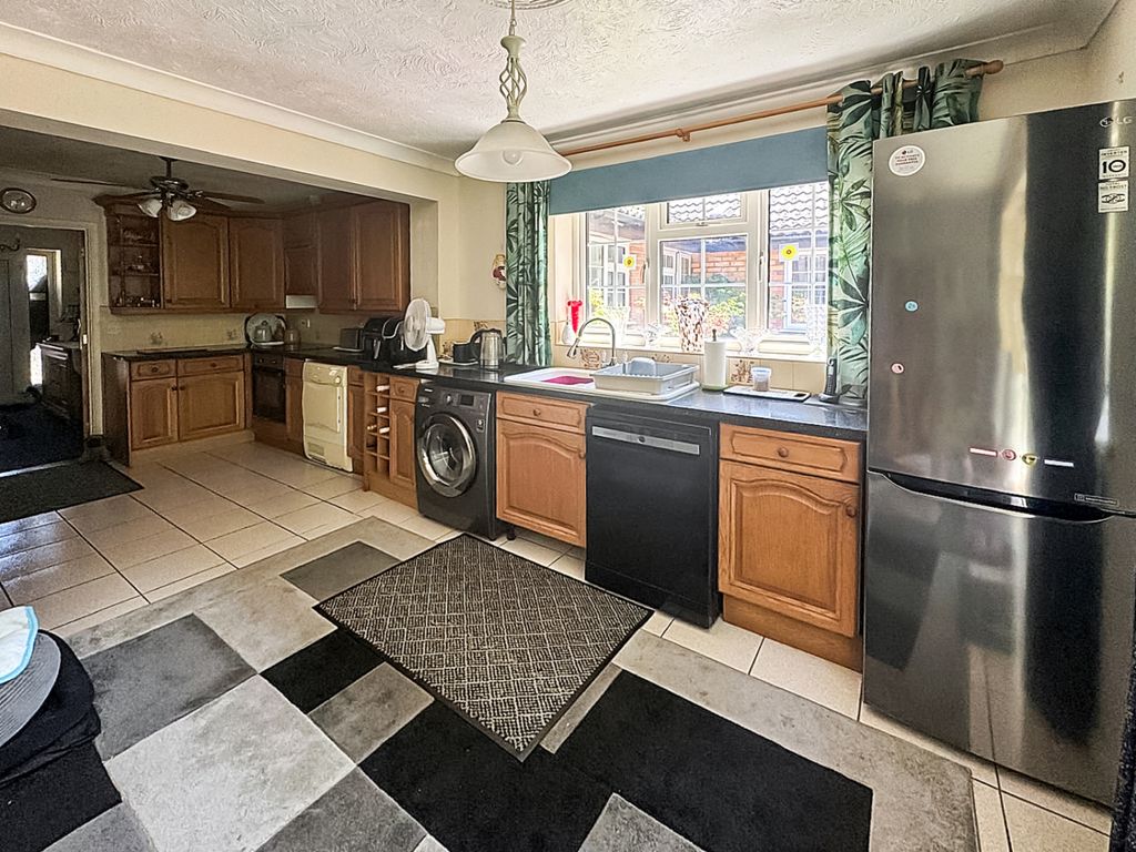 Property photo 3 of 23 Kitchen 1