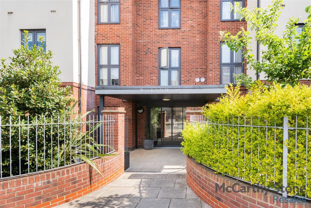 Property photo 1 of 23 8646297-Exterior09.Jpg