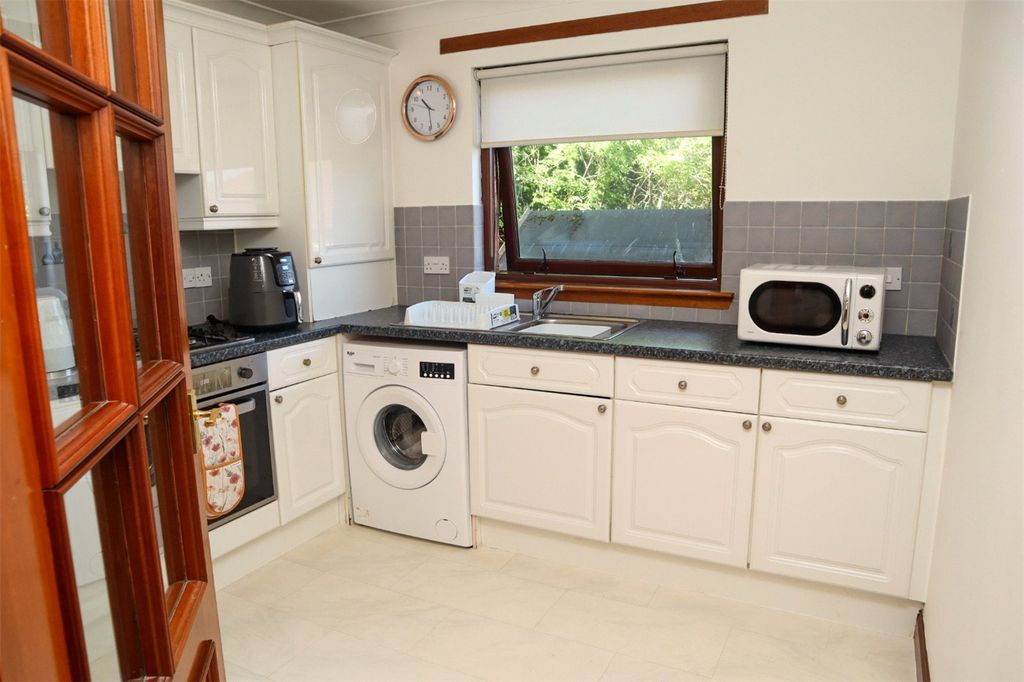 Property photo 3 of 11 Kitchen