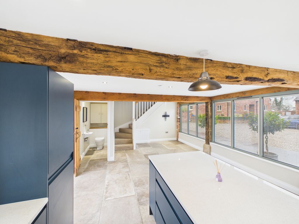 Property photo 3 of 20 Cam04316G0-Pr0161-Still014