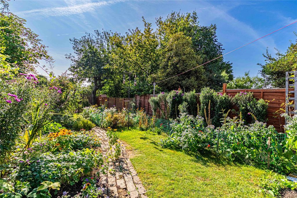 Property photo 3 of 16 Picture No. 12