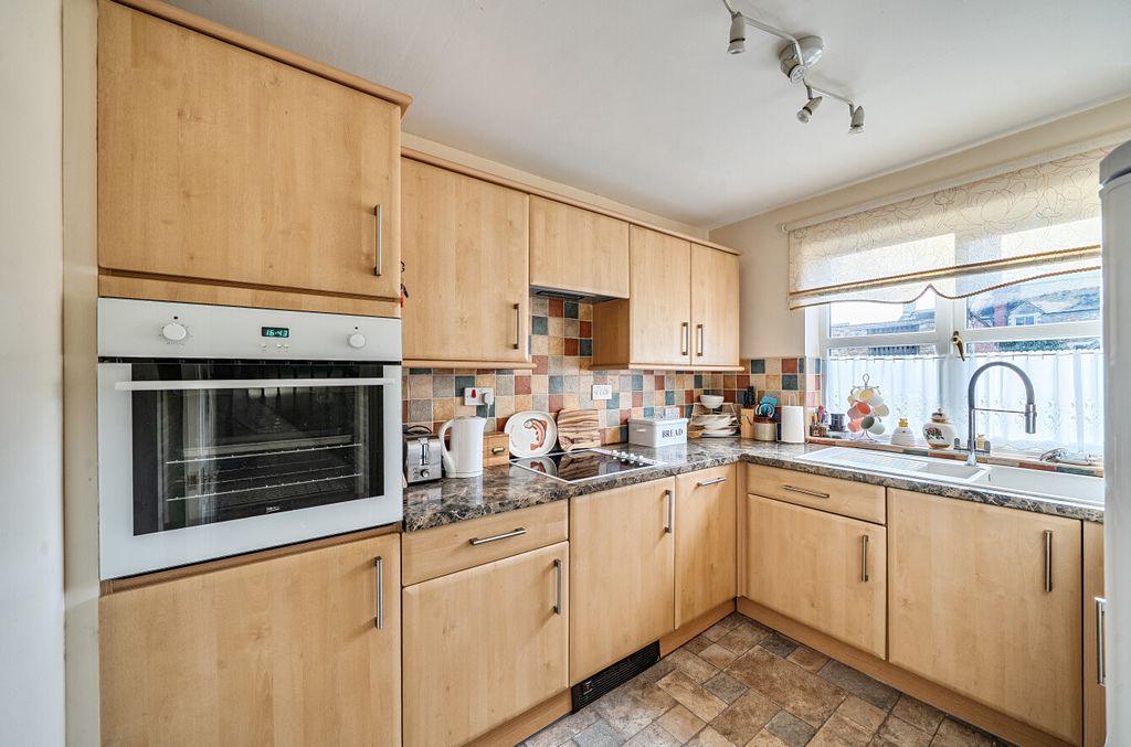 Property photo 2 of 14 Kitchen