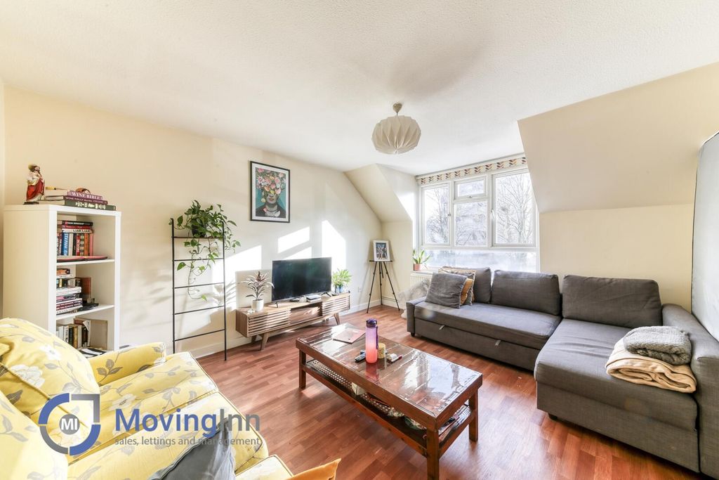 Property photo 1 of 11 Living Room