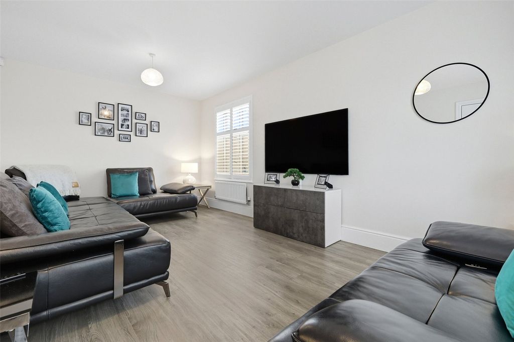 Property photo 3 of 21 Picture No. 23