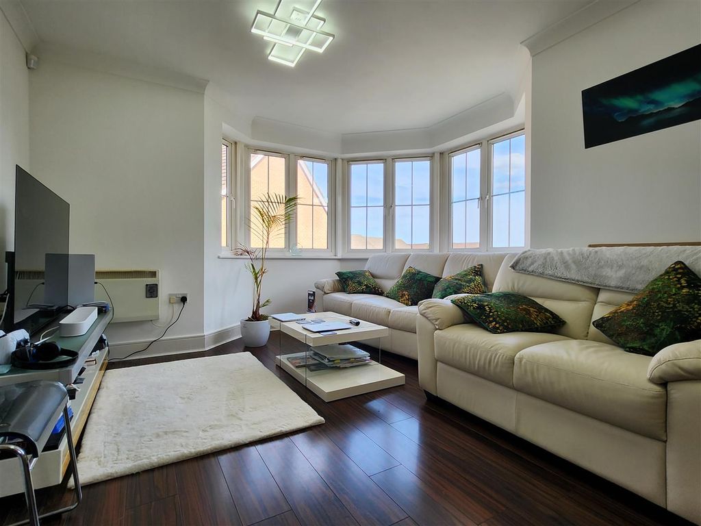 Property photo 2 of 13 Lounge.Jpg