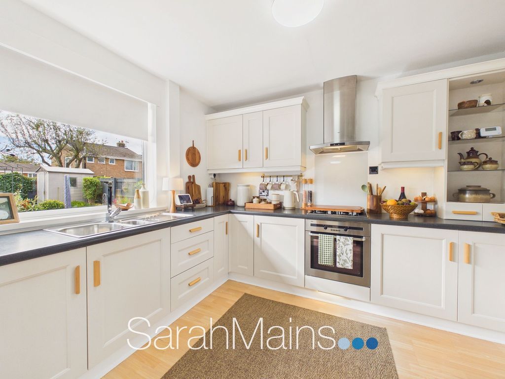 Property photo 3 of 17 Kitchen