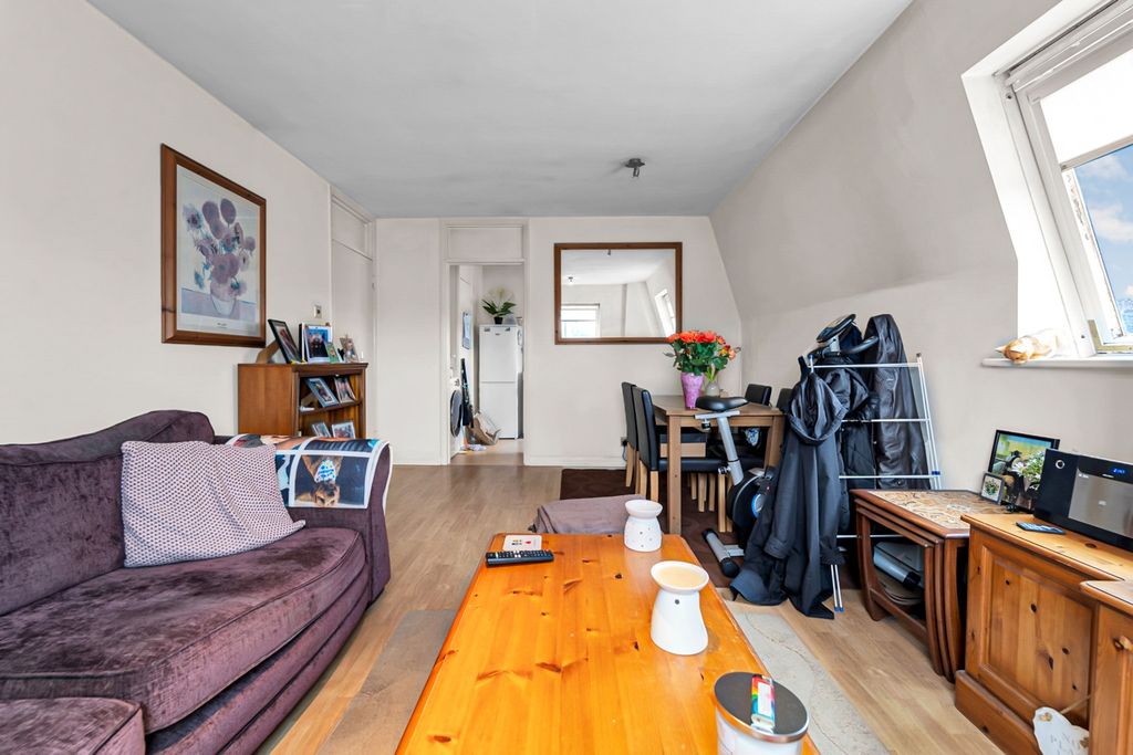 Property photo 3 of 8 4827702