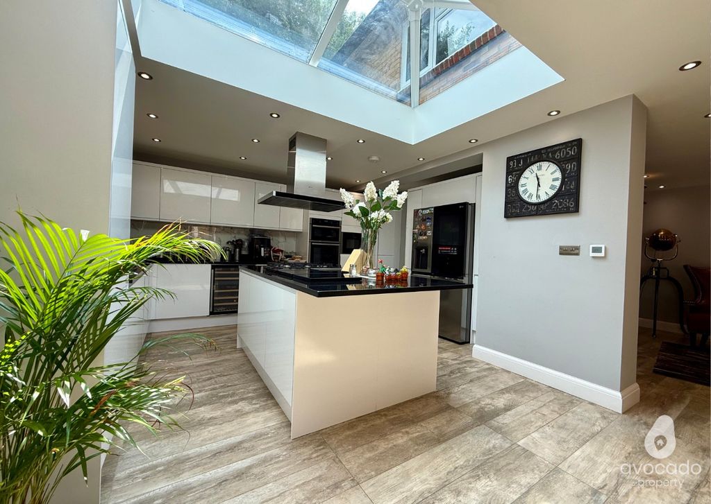 Property photo 3 of 39 4253876