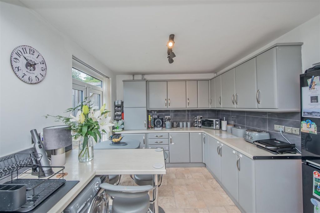 Property photo 3 of 20 Fitted Breakfast / Dining Kitchen: