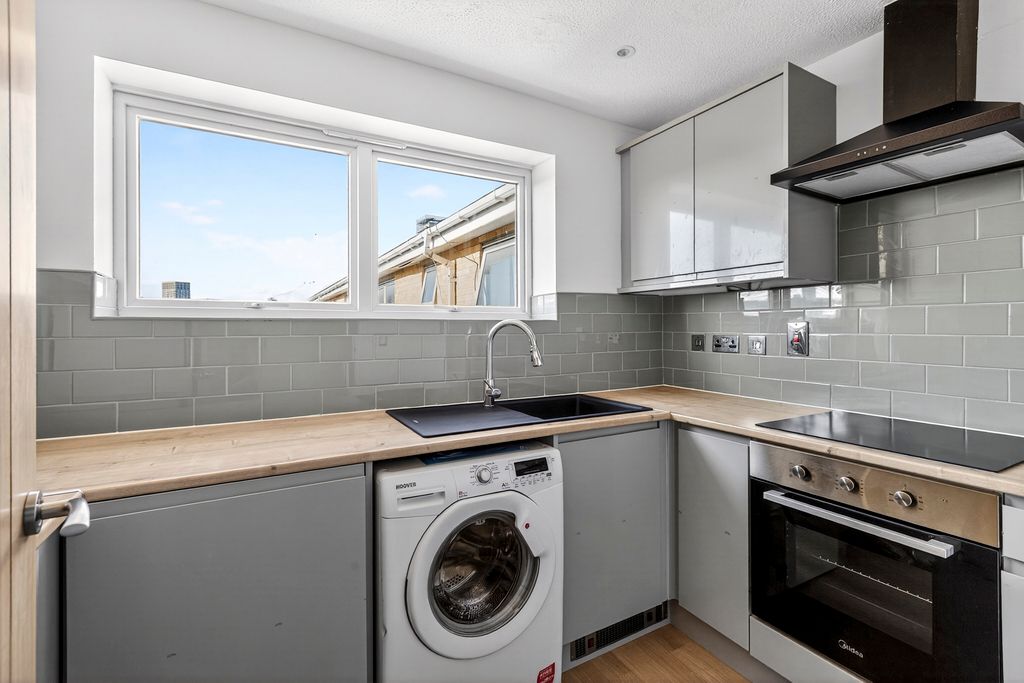 Property photo 3 of 20 Kitchen