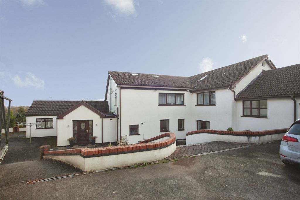 Property photo 1 of 34