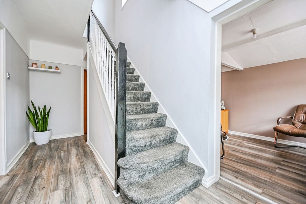 Property photo 2 of 16 Pbox-Img.Jpg