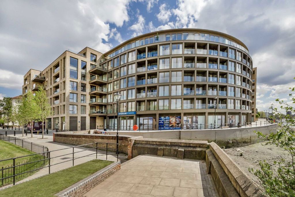 Property photo 1 of 9