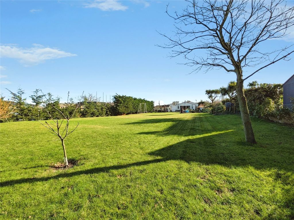 Property photo 3 of 23 Picture No. 06