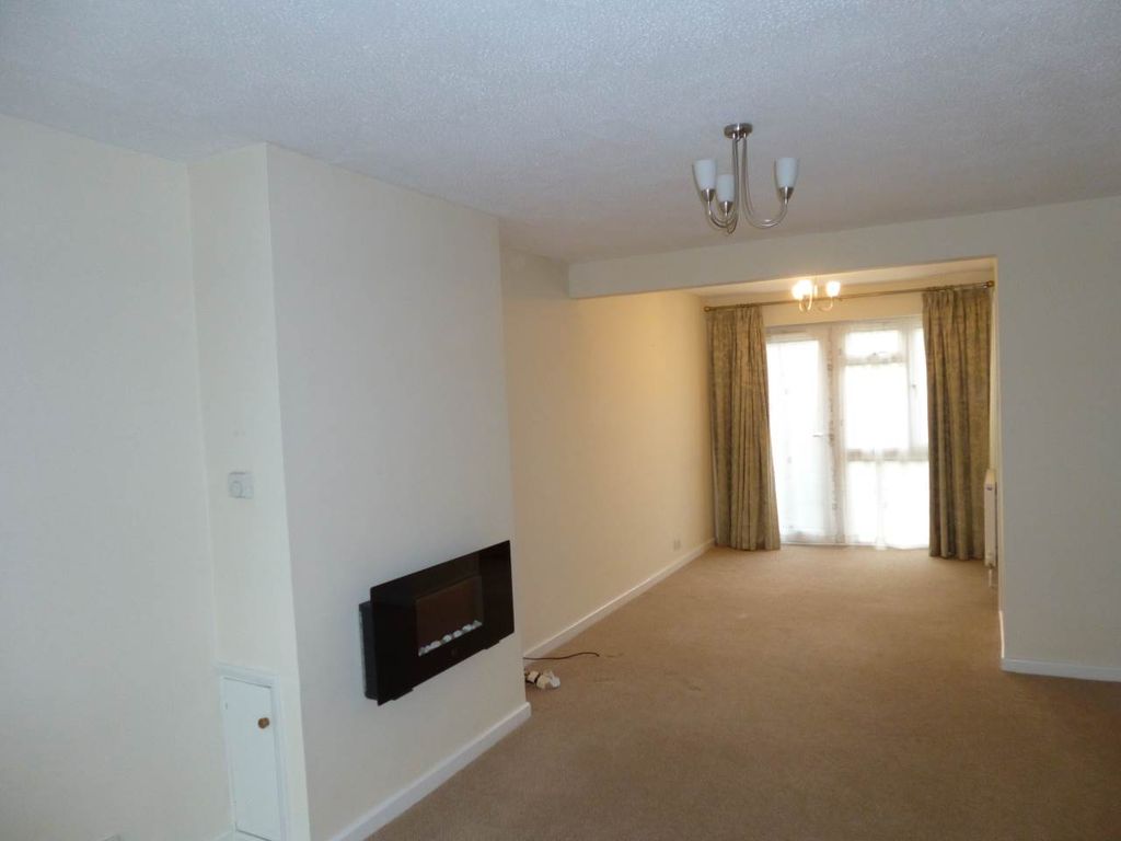 Property photo 3 of 7 Dining Area