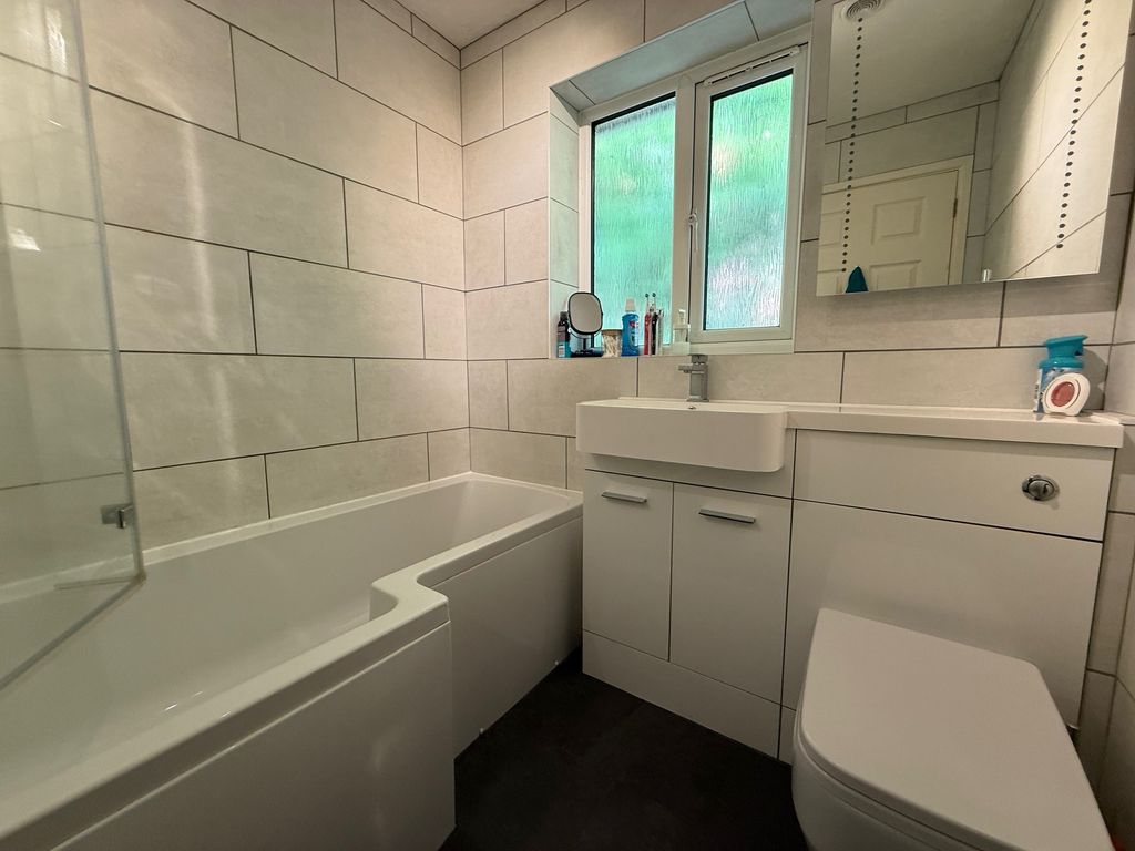 Property photo 3 of 13 Bathroom