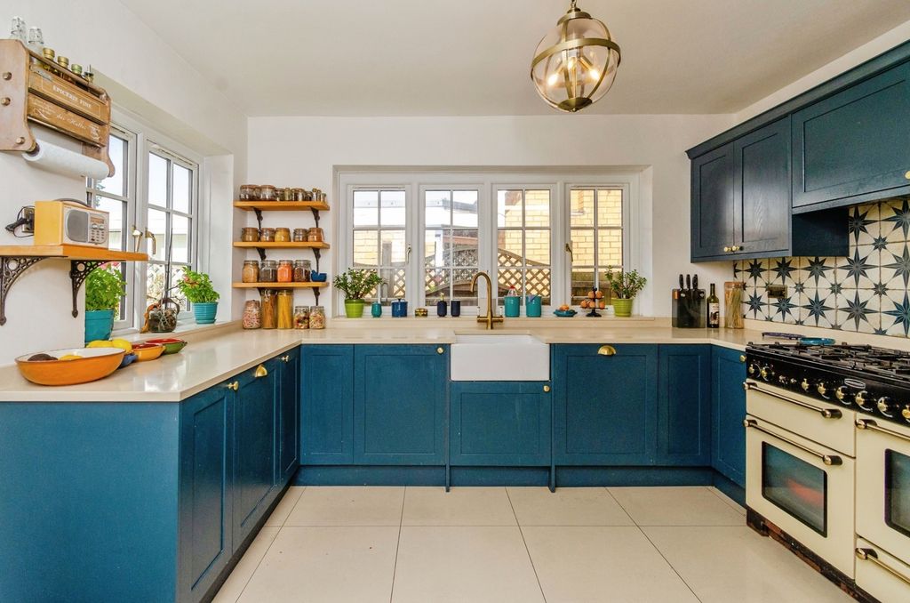 Property photo 3 of 19 Photo