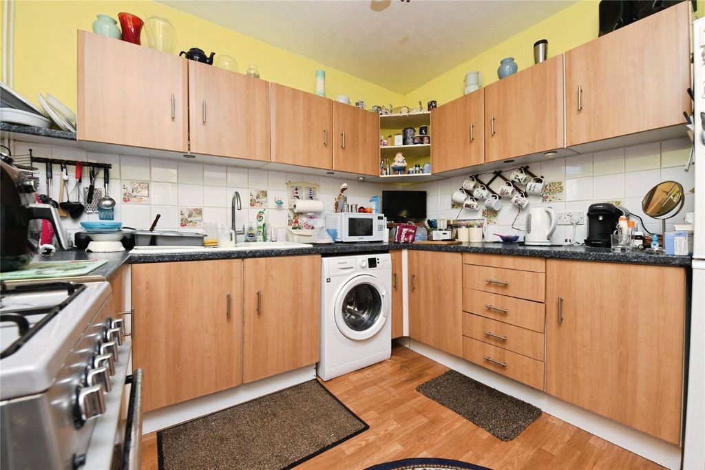 Property photo 3 of 23 Kitchen