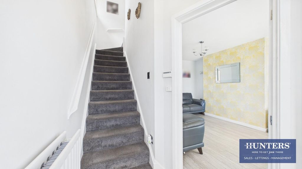 Property photo 2 of 16 Hallway