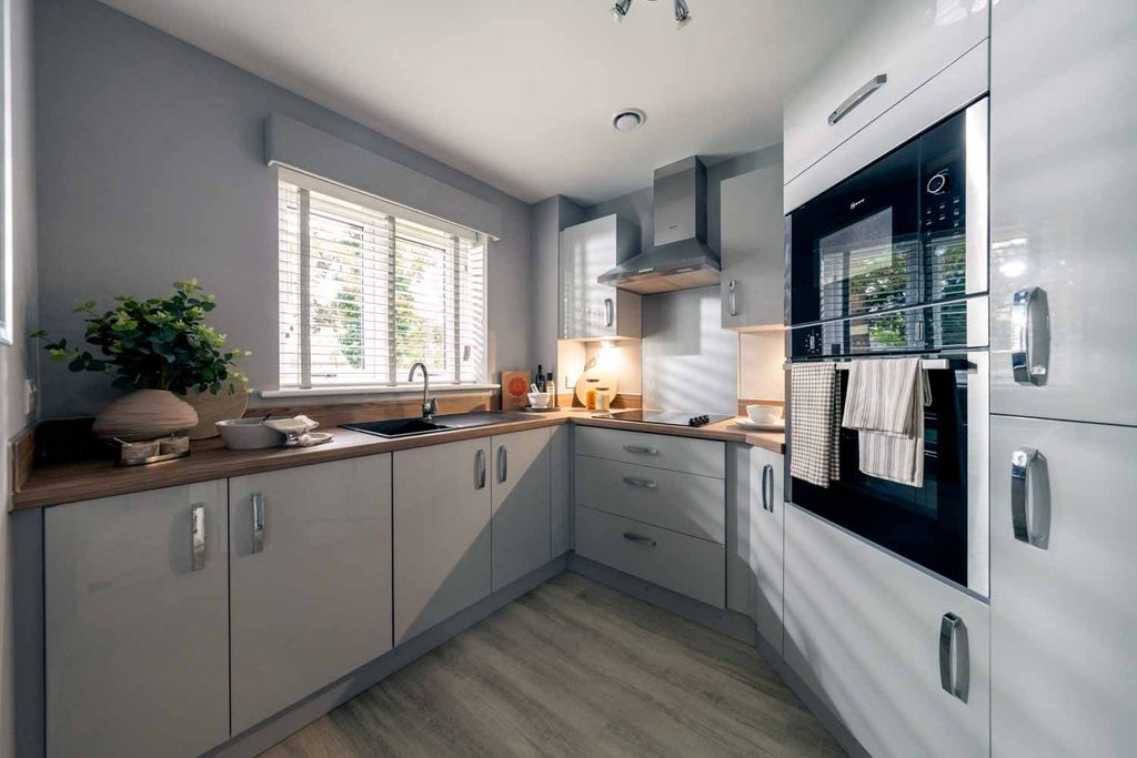 Property photo 3 of 20 Kitchen