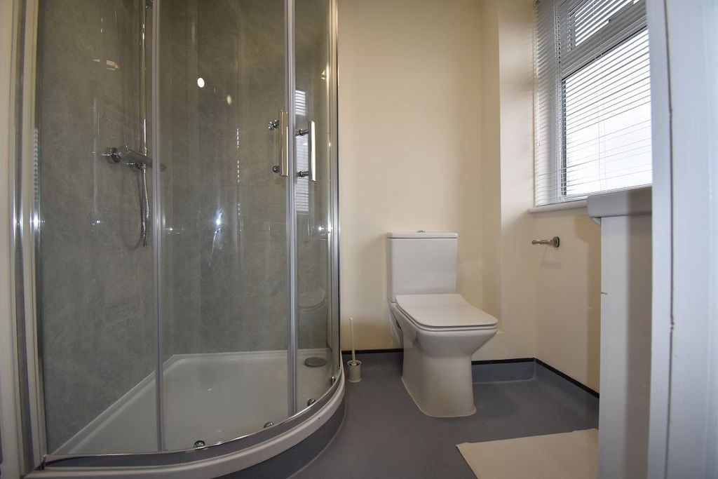 Property photo 3 of 6 Private En-Suite Bathroom
