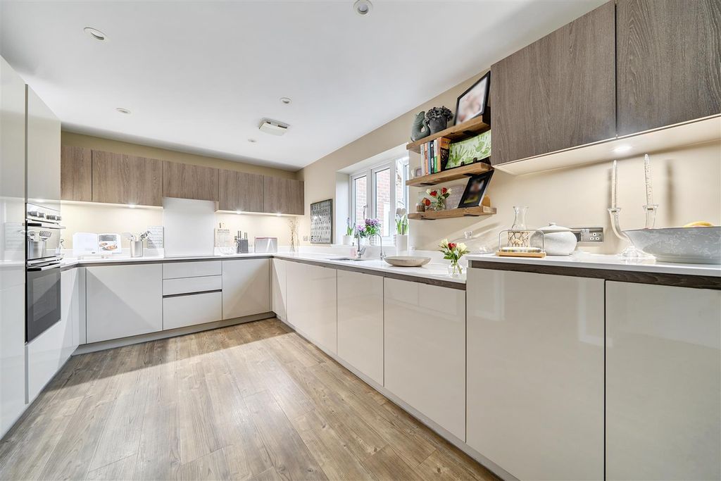 Property photo 3 of 19 1400319-8-6977Acf4032F7.Jpg