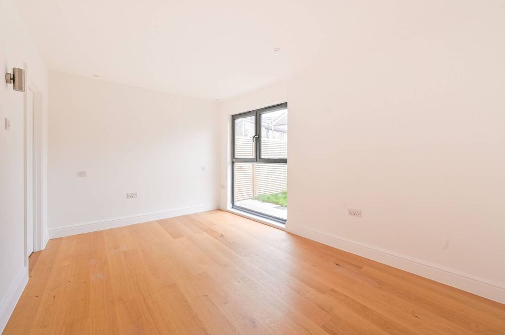 Property photo 3 of 8
