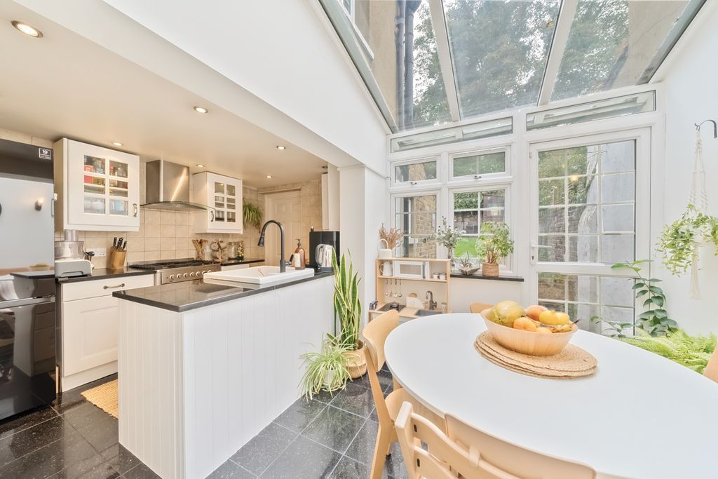 Property photo 2 of 20 Kitchen