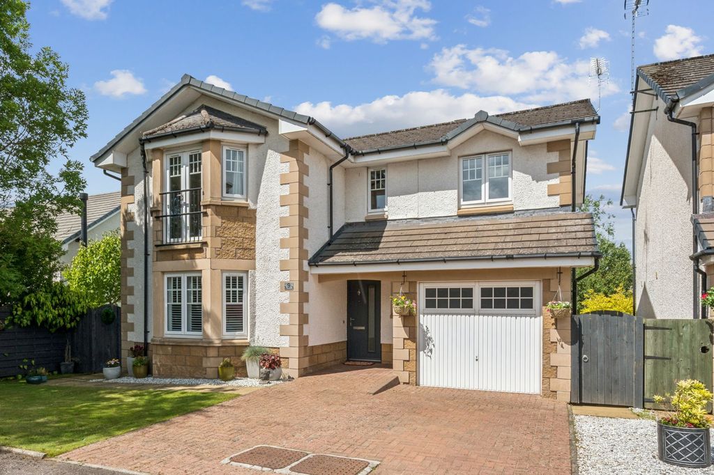 Property photo 1 of 32