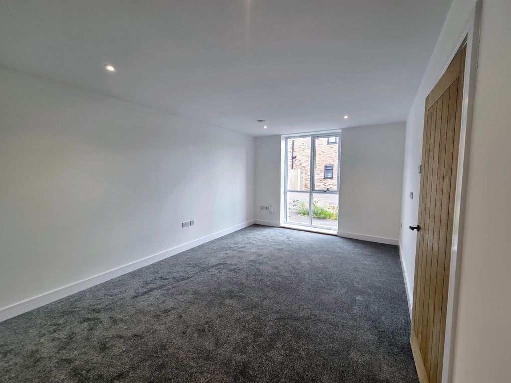 Property photo 2 of 16 Lounge