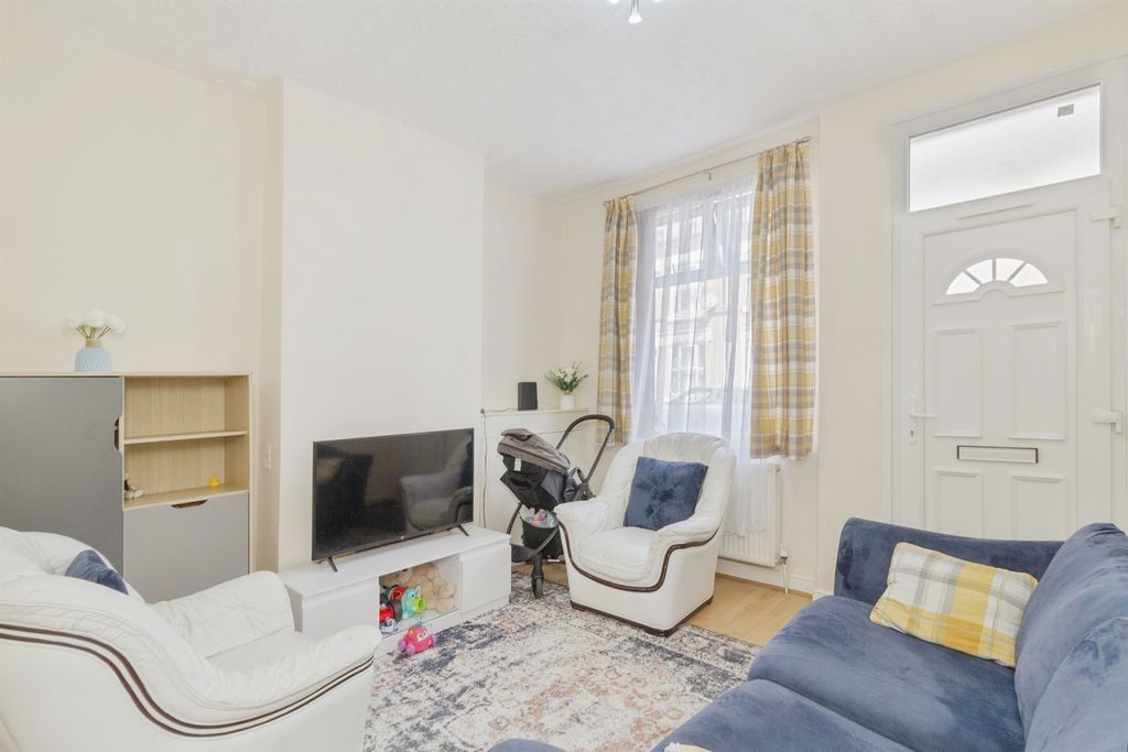 Property photo 2 of 17