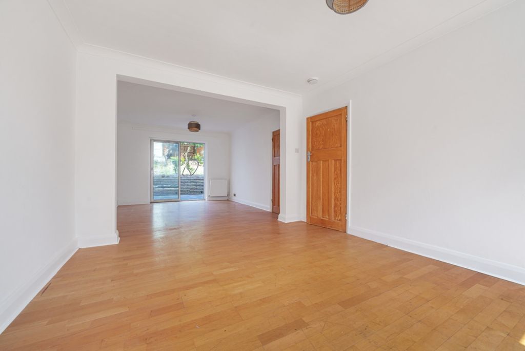 Property photo 3 of 11 999469 (4)