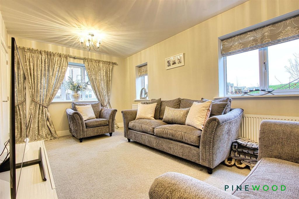 Property photo 3 of 33 Living Room