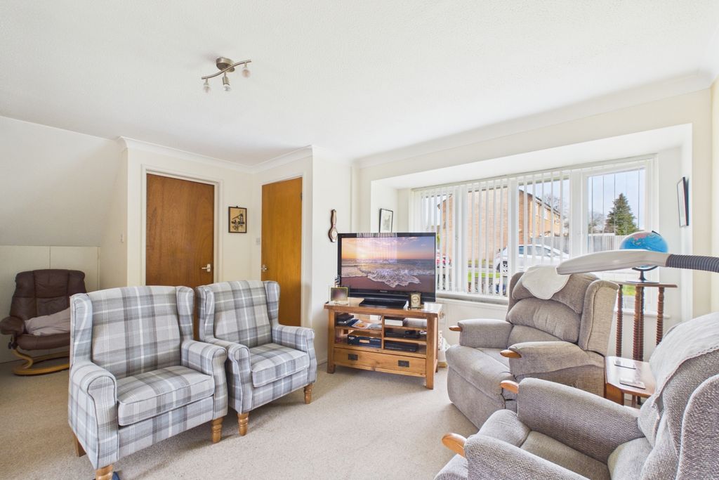 Property photo 2 of 16 Lounge