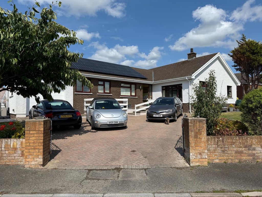 Property photo 2 of 44