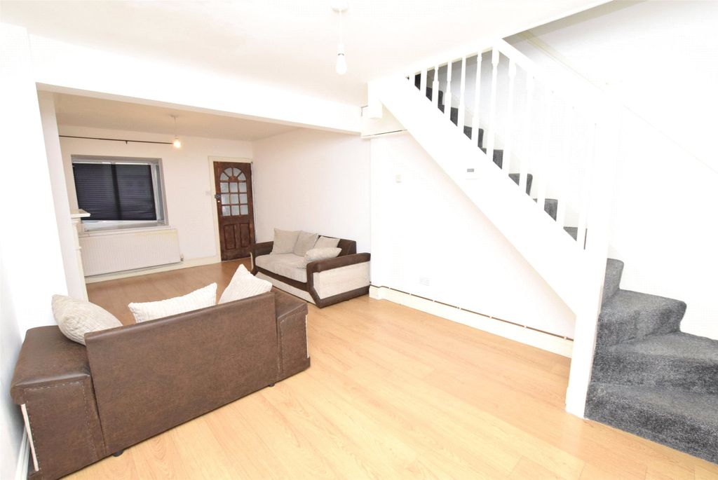 Property photo 2 of 9 Picture No. 25