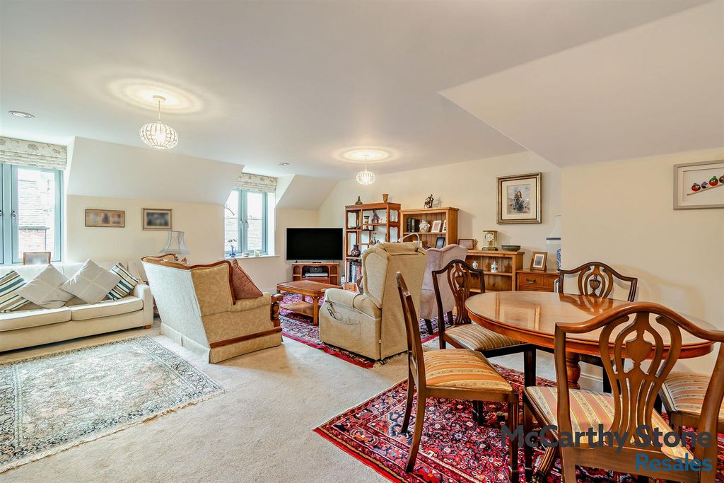 Property photo 2 of 30 8687931-Interior05-800.Jpg