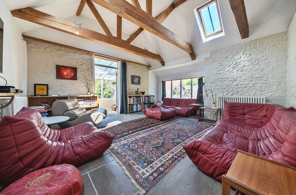 Property photo 2 of 15 1320680-23-686Fb0...