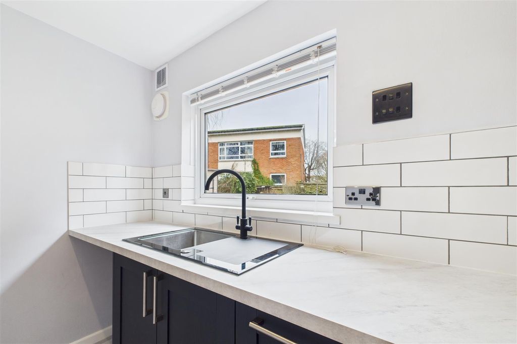 Property photo 3 of 13 Kitchen