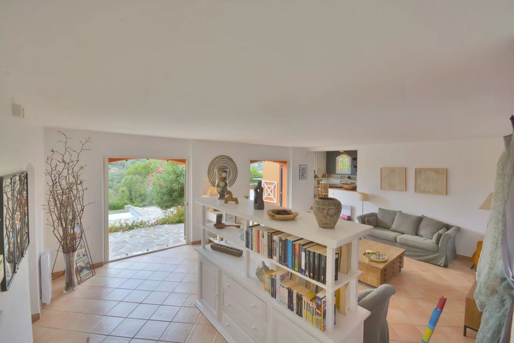 Property photo 2 of 24