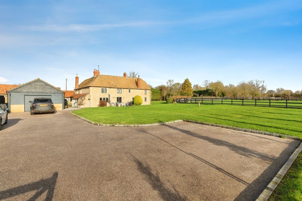 Property photo 1 of 33