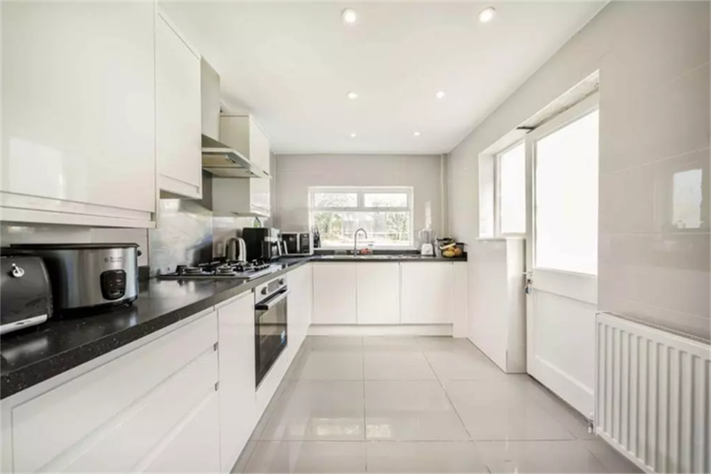 Property photo 1 of 7 (Main)
